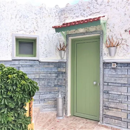 In - Senior Citizen In Blue Guest house Hersonissos (Crete)