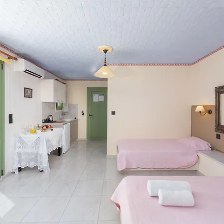 Senior Citizen In Blue Apartamento