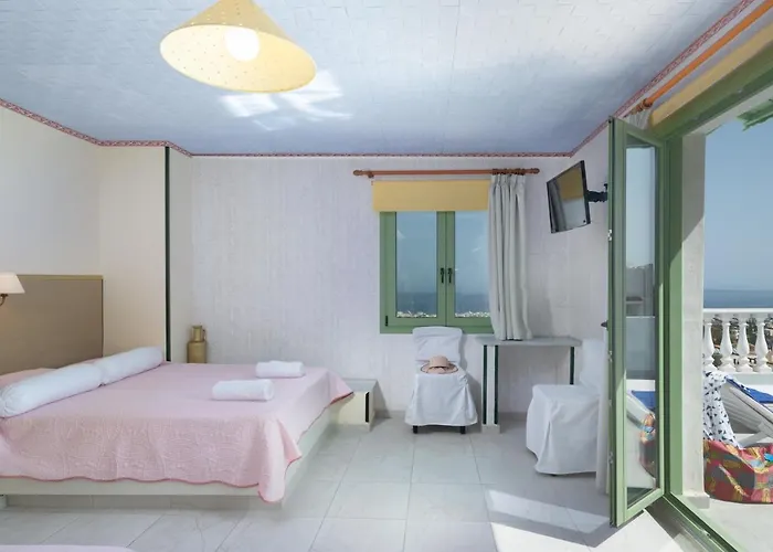 Senior Citizen In Blue Appartement Chersonissos